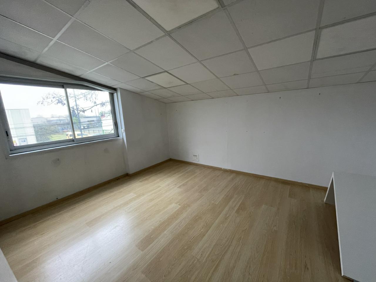 Bureau Saint-Pierre-des-Corps 340m² Location bureau Saint-Pierre-des-Corps Indre-et-Loire OLBUR2420620 14